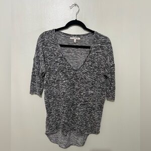 EXPRESS | Black and White V-Neck Three-Quarter Length Sleeve Top